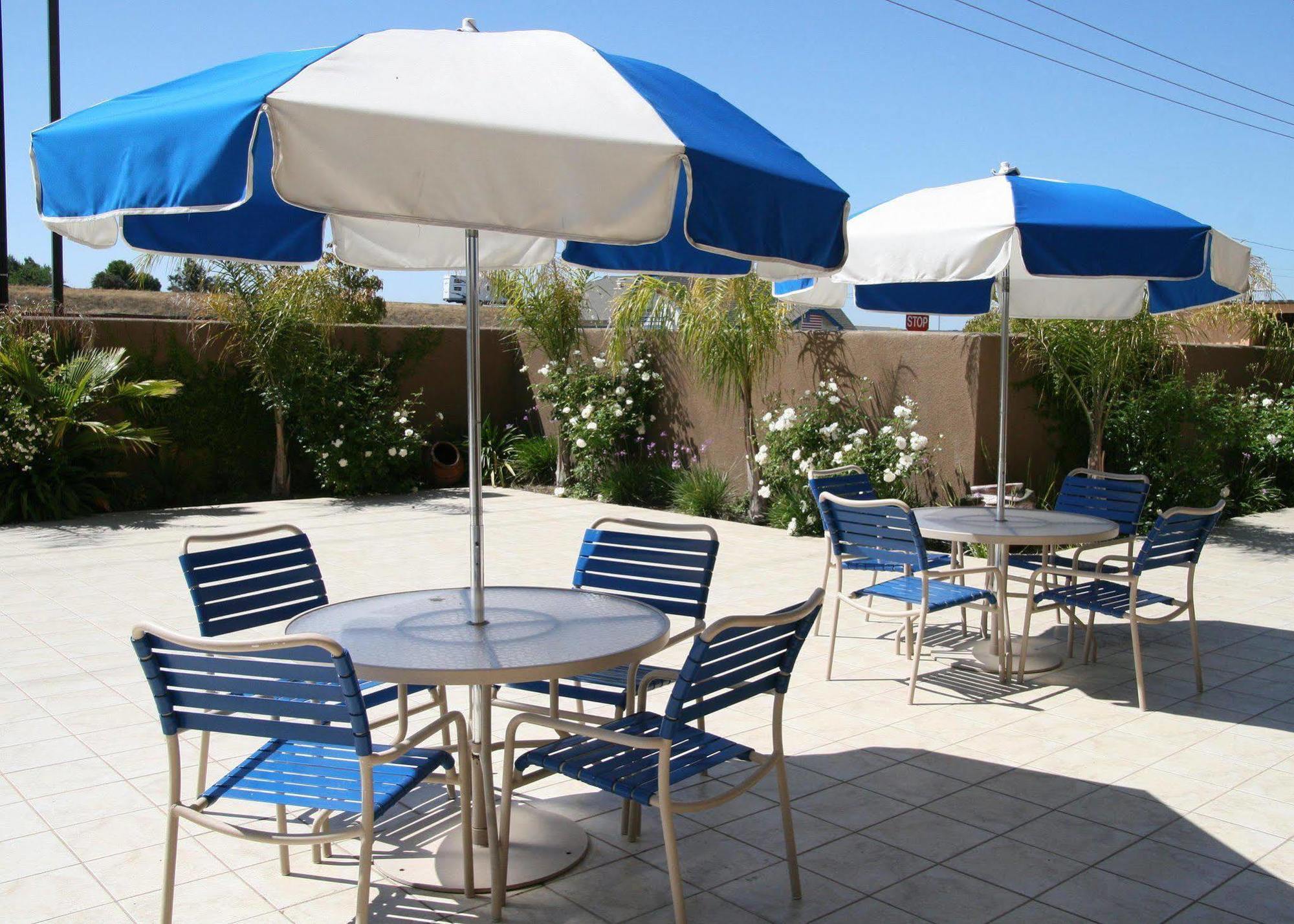 Hampton Inn & Suites Латроп Ресторант снимка